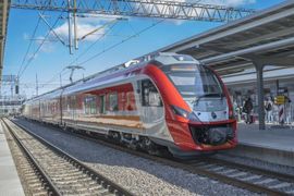 POLREGIO chce kupić 15 hybrydowych zespołów trakcyjnych. W sytuacjach kryzysowych przewiozą rannych