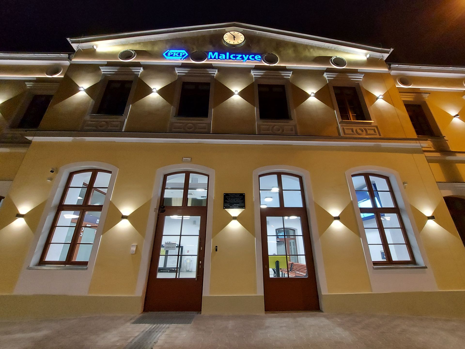 Zmodernizowany dworzec w Malczycach otwarty dla podróżnych 