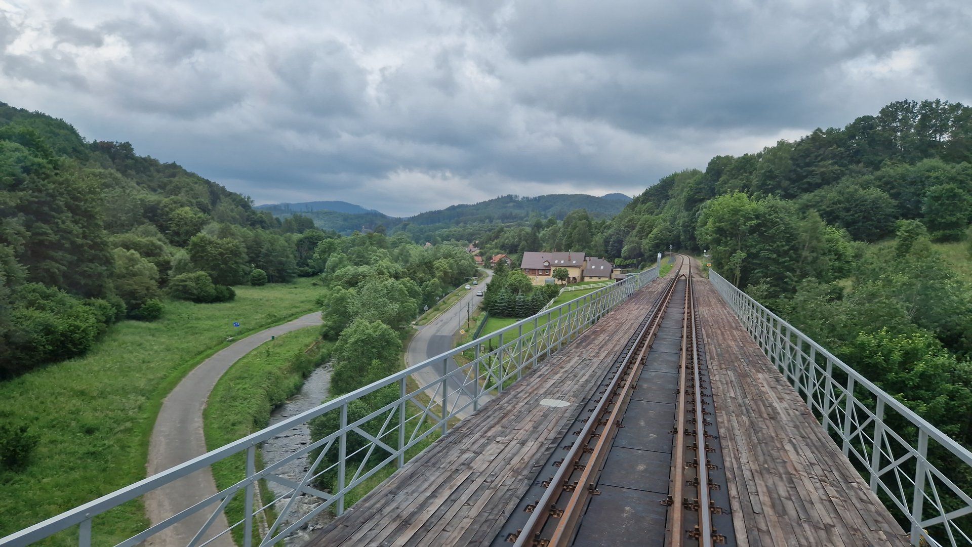 Po ponad 30 latach pociągi powróciły na trasę ze Świdnicy do Jedliny-Zdroju 