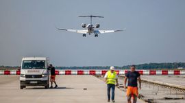 Rzeszów Airport: Ostatni etap przebudowy 700 metrowego odcinka drogi startowej [FILM]