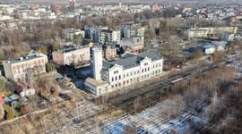 Jedyny w Polsce zabytkowy dworzec w kształcie lokomotywy zyska nowe życie. Przechodzi kluczową fazę remontu 
