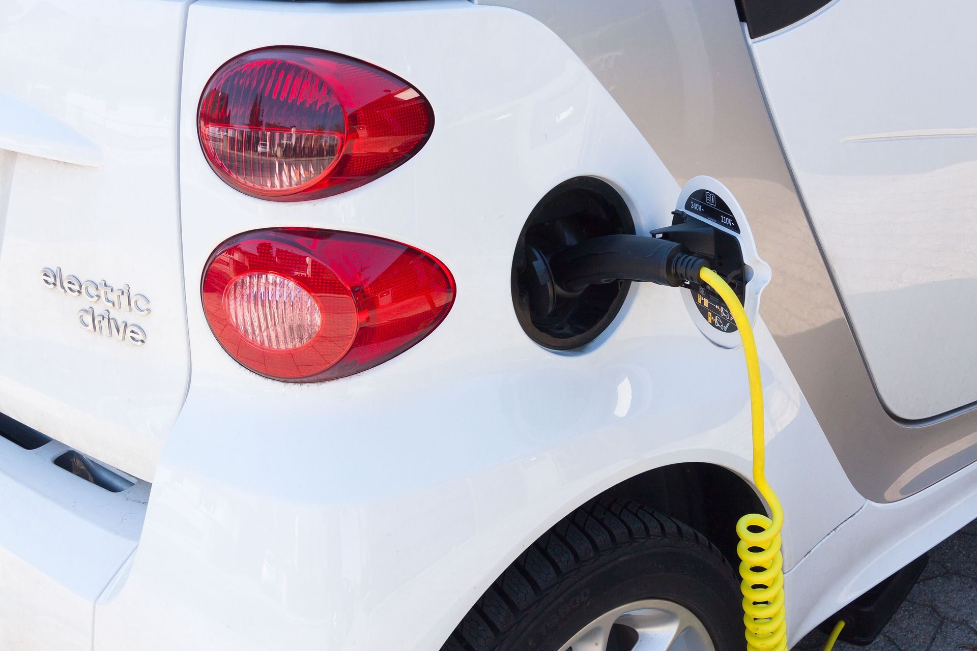  Miejska wypożyczalnia samochodów elektrycznych utknęła w sądzie