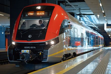  Pesy Elf 3.0 już na torach! Czternaście nowych pojazdów oficjalnie zasiliło tabor Łódzkiej Kolei Aglomeracyjnej