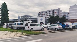 Wrocław: Dom Development może ruszać z budową mieszkań w miejsce salonu samochodowego