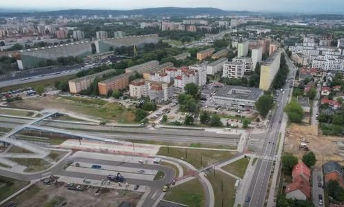 Trwa budowa nowej linii Krakowskiego Szybkiego Tramwaju do Górki Narodowej [FILM]