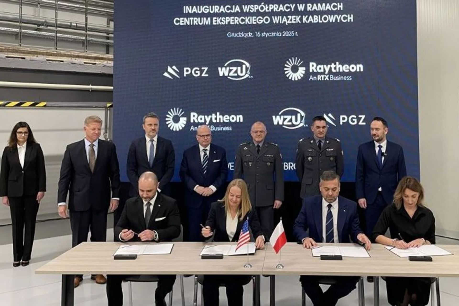 Wojskowe Zakłady Uzbrojenia S.A. i Raytheon otwierają w Polsce nowe Centrum Eksperckie Wiązek Kablowych