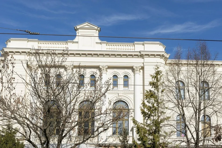 Finał remontu IV LO w Łodzi. Zabytkowy gmach odzyskał swój dawny blask [ZDJĘCIA]