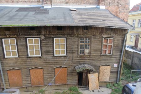 Trwa gruntowny remont zabytkowego Drewniaka Burego [ZDJĘCIA]