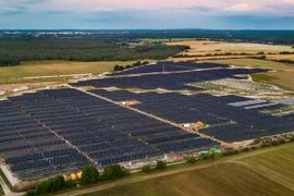 Lightsource bp uruchamia swoją pierwszą farmę fotowoltaiczną w Polsce