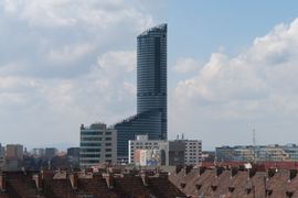 Wrocław: Piotr i Paweł zostaje w Sky Tower i Arkadach Wrocławskich