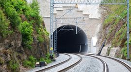 Szerszy tunel kolejowy na trasie Wrocław – Jelenia Góra to sprawniejsze podróże w Karkonosze