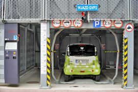 W Katowicach powstał pierwszy publiczny parking automatyczny w Polsce [ZDJĘCIA]