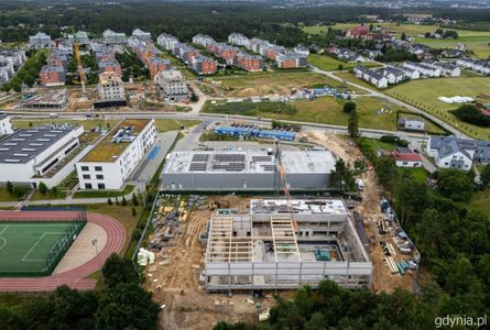 Trwa budowa krytej pływalni na Chwarznie-Wiczlinie w Gdyni [ZDJĘCIA]