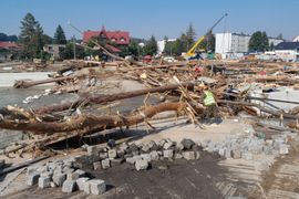 W zniszczonych przez powódź Głuchołazach powstanie most tymczasowy [ZDJĘCIA]