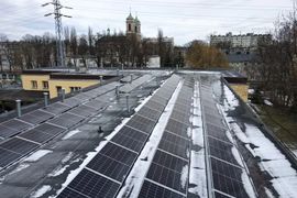Panele słoneczne dla szkół w Łodzi. Nawet 393 nowych instalacji w mieście! Trwa montaż