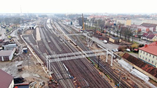 Stacja kolejowa w Ełku będzie lepiej dostępna dla podróżnych dzięki inwestycji PKP PLK S.A. [ZDJĘCIA]