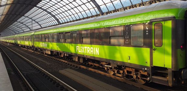 FlixTrain wjedzie do Polski? - zielone światło jest. Co blokuje start? [RAPORT]
