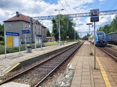 Ważna linia kolejowa w woj. śląskim przejdzie rewitalizację. Pociągi zwiększą prędkość