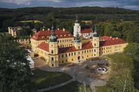 Kolejny zabytkowy pałac na Opolszczyźnie odzyskuje swój dawny blask [ZDJĘCIA]