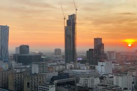 310 metrowa wieża Varso Tower w Warszawie pnie się w górę [ZDJĘCIA]