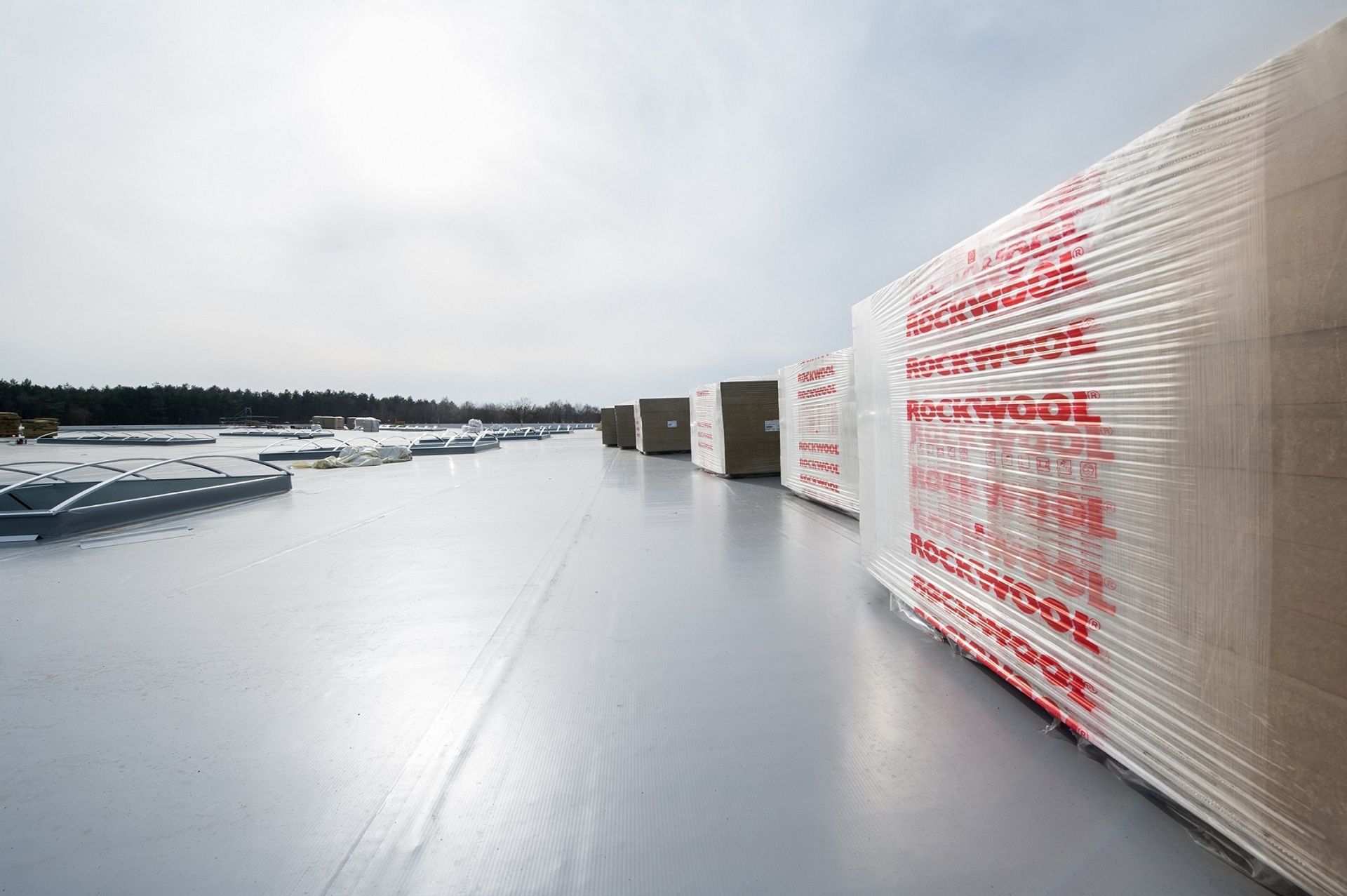  ROCKWOOL zaizolował dachy płaskie w nowej inwestycji firmy Electropoli  w Nowej Soli