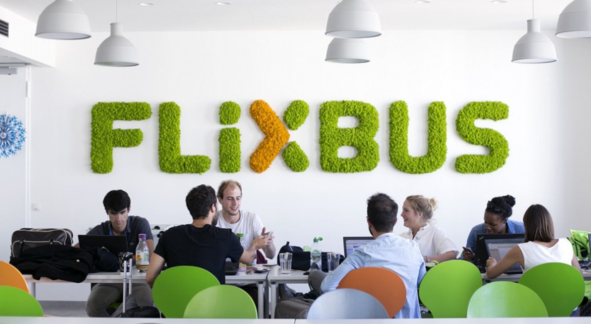 FlixBus zwiększa zatrudnienie w Warszawie. Otwiera nowy HUB