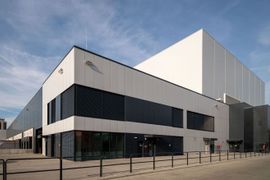 Poznań: Kompania Piwowarska zainwestowała 230 mln złotych w nowoczesny model łańcucha dostaw. W poznańskim browarze firmy został oddany do użytku zautomatyzowany magazyn wysokiego składowania