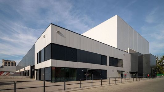 Poznań: Kompania Piwowarska zainwestowała 230 mln złotych w nowoczesny model łańcucha dostaw. W poznańskim browarze firmy został oddany do użytku zautomatyzowany magazyn wysokiego składowania [FILM]