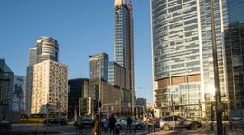 Warszawa: Trwa budowa 155-metrowego wieżowca Skysawa [FILMY + ZDJĘCIA]