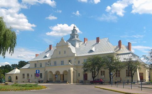 Zabytkowy dworzec w Żyrardowie przejdzie wielką modernizację. 104‑letni obiekt odzyska dawną świetność dzięki unijnym milionom