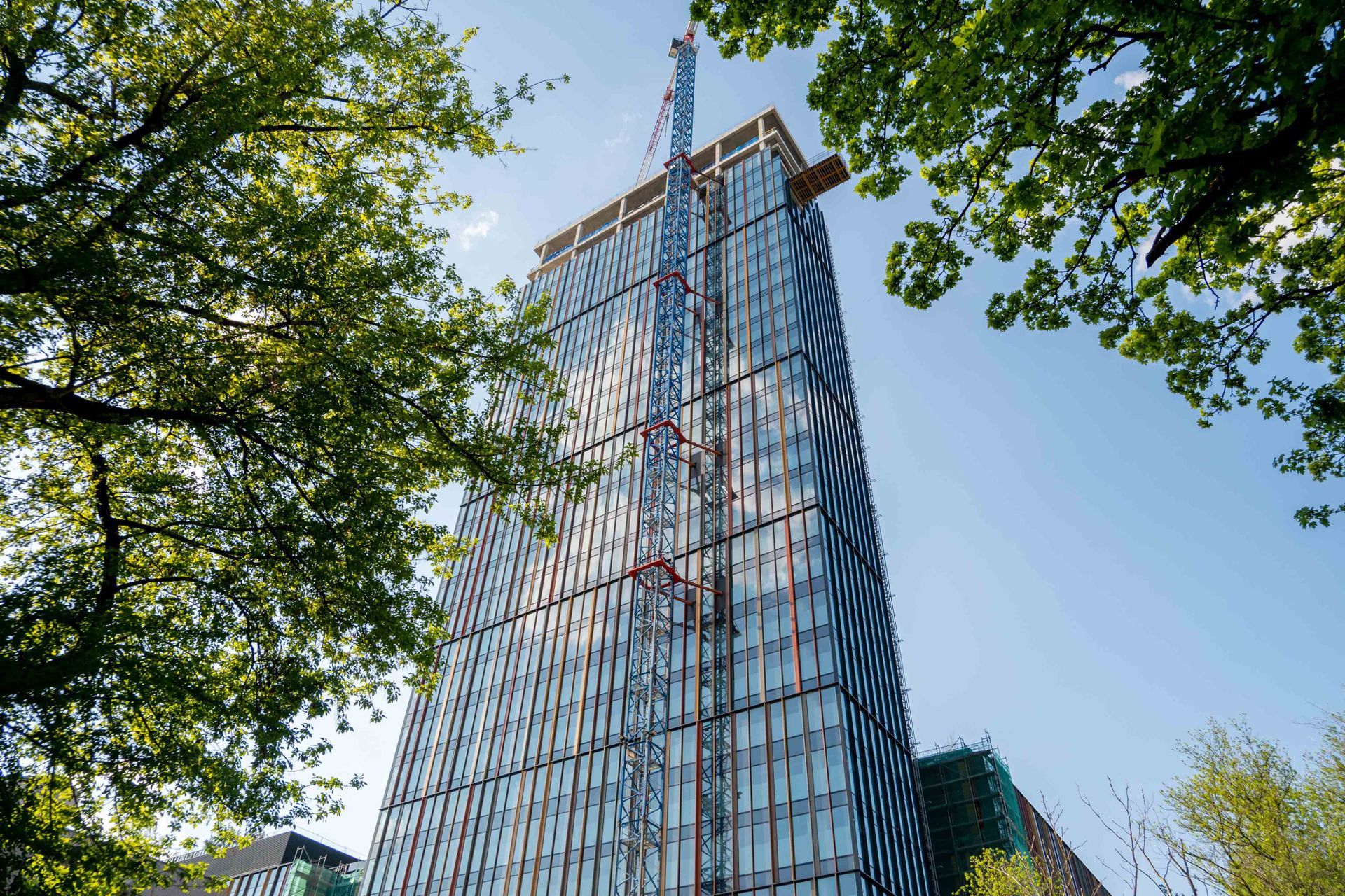 W Warszawie trwa budowa 120-metrowego wieżowca Forest 