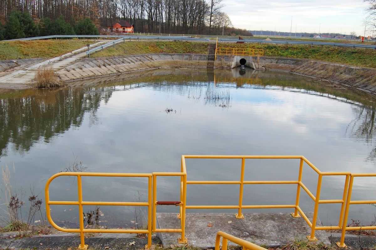 Wody Polskie, / Zbiornik wyrównawczy w rejonie stopnia wodnego Malczyce na Odrze