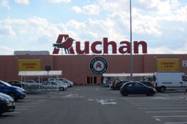 Auchan Polska z roku na rok coraz bardziej zmniejsza zatrudnienie