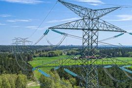 I etap budowy linii 400 kV Choczewo – Gdańsk Przyjaźń gotowy. Wyprowadzi moc z morskich farm wiatrowych na Bałtyku