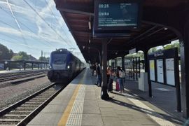PKP PLK rozpoczynają pilotaż, w ramach którego komunikacja na stacjach zostanie uproszczona