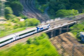Ponad pół miliarda złotych dla PKP Intercity na zakup nowego taboru w ramach programu FEnIKS