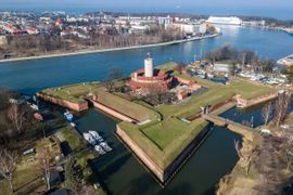 Na wieżę Twierdzy Wisłoujście w Gdańsku powróci historyczny hełm