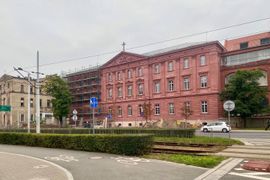 We Wrocławiu trwa rewitalizacja zabytkowego szpitala przy ulicy Pułaskiego [ZDJĘCIA + WIZUALIZACJE]