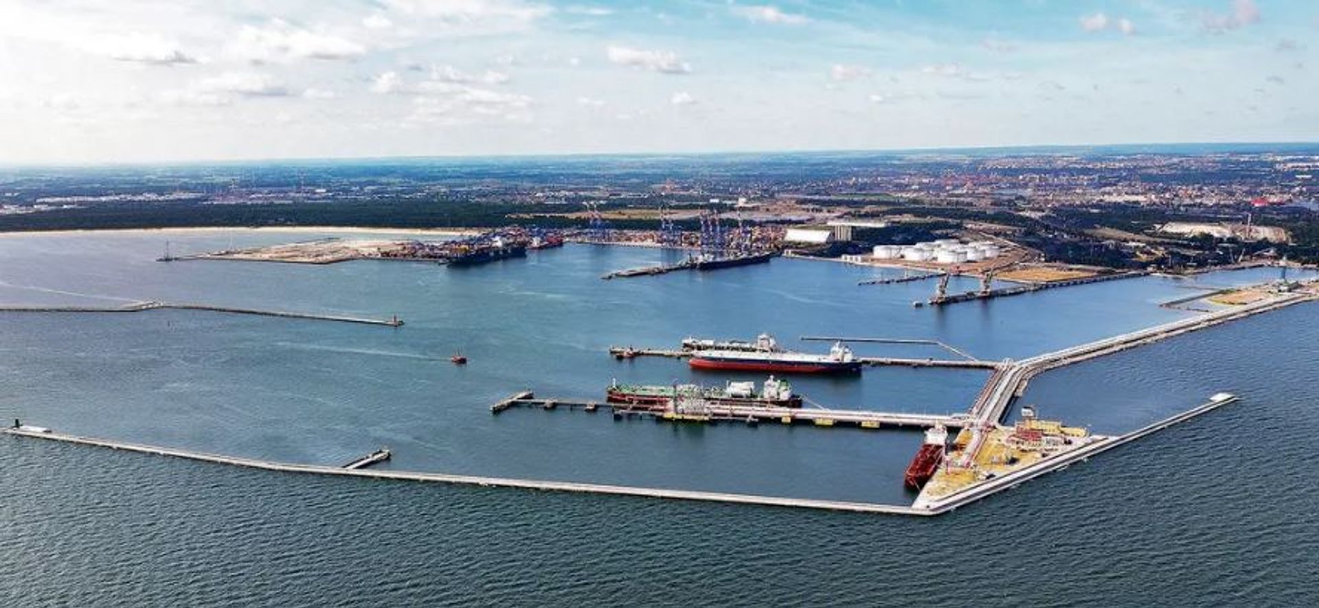 Port Gdańsk, największy port morski w Polsce inwestuje. Umacnia bezpieczeństwo energetyczne Polski i regionu Morza Bałtyckiego