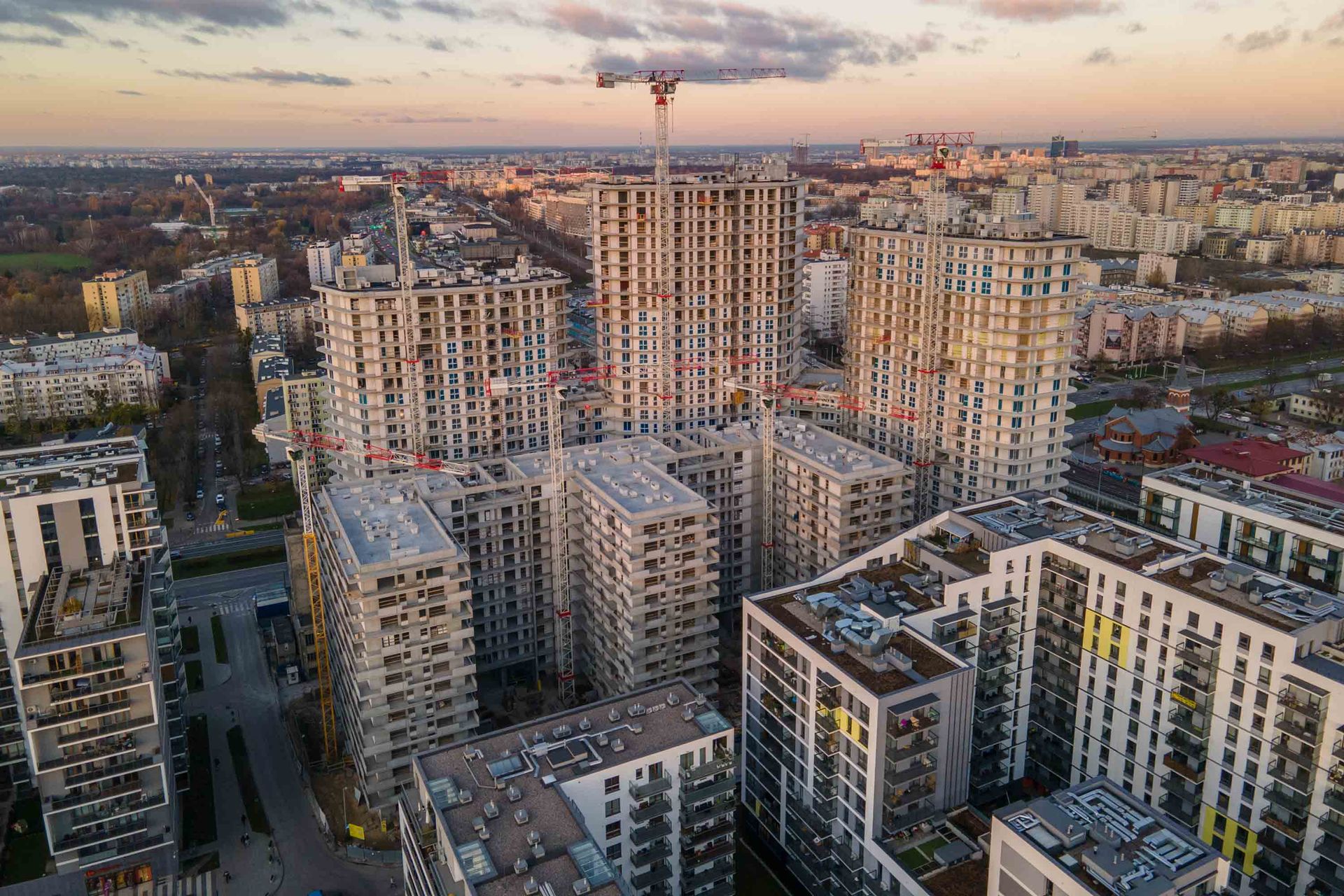 Ile dni musimy pracować na zakup metra kwadratowego mieszkania w Polsce?
