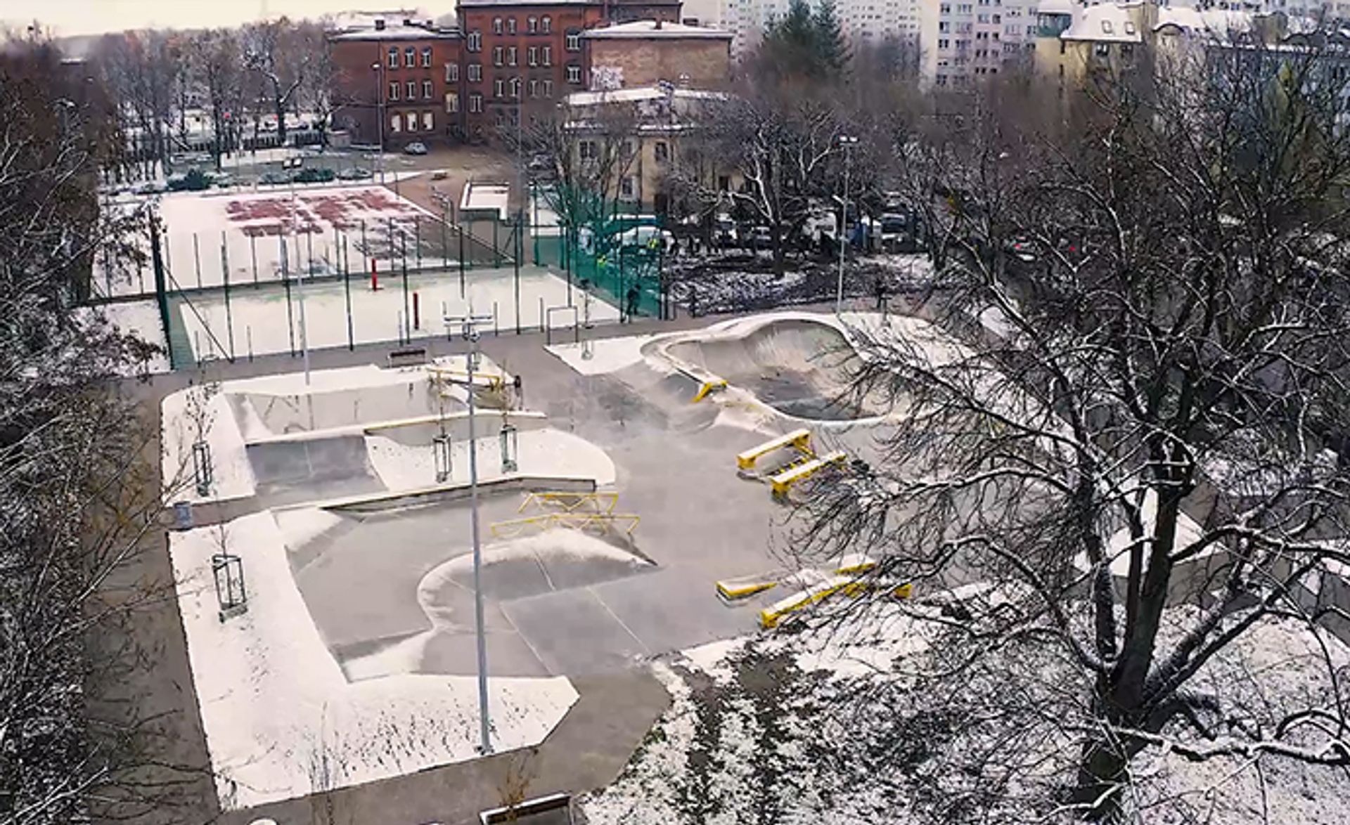 W centrum Wrocławia powstał nowy skatepark i boisko wielofunkcyjne [FILM]