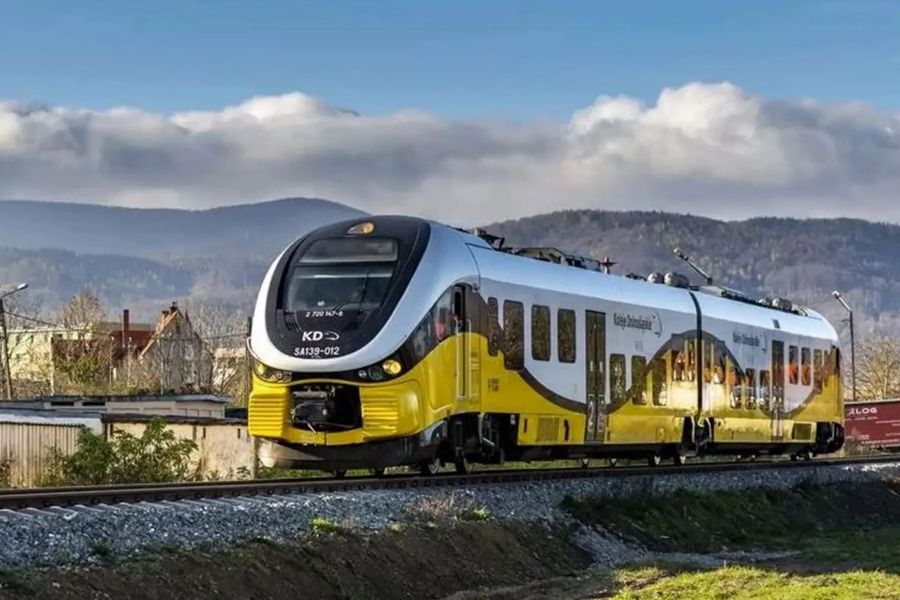 Dolny Śląsk: Po 50 latach pociągi wrócą do Srebrnej Góry - trwa rewitalizacja linii kolejowej nr 318 [FILM]