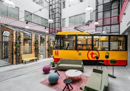 Rynek biurowy w Polsce przechodzi dziś wyraźną transformację. Mniej metrów, więcej jakości