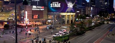 W centrum Warszawy uruchomiono największy ekran LED 3D w Europie