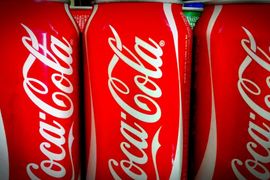 Coca-Cola chce rozbudować zakład w Niepołomicach pod Krakowem. Mieszkańcy i gmina protestują