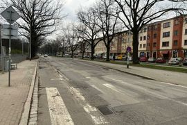 Wrocław: Na Olszewskiego kładą nowy asfalt. Wypięknieje Aleja Dębowa