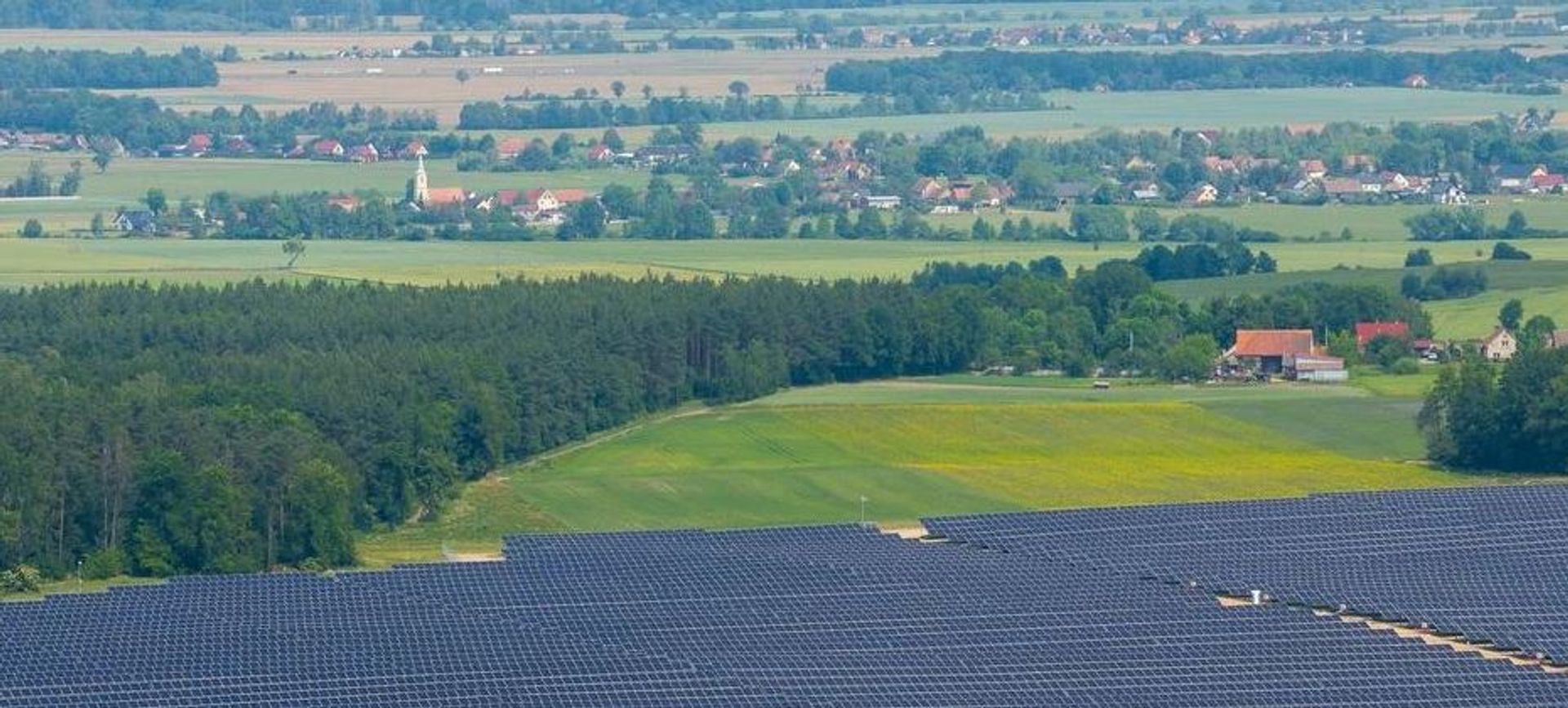 Szwedzka firma uruchamia swoją pierwszą farmę fotowoltaiczną w Polsce