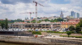 Uniwersytet Warszawski zawiesił "wiechę" na nowym budynku dydaktyczno-badawczym w Warszawie [ZDJĘCIA +WIZUALIZACJE]