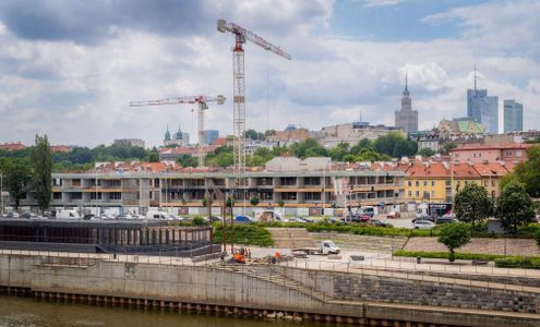 Uniwersytet Warszawski zawiesił "wiechę" na nowym budynku dydaktyczno-badawczym w Warszawie [ZDJĘCIA +WIZUALIZACJE]