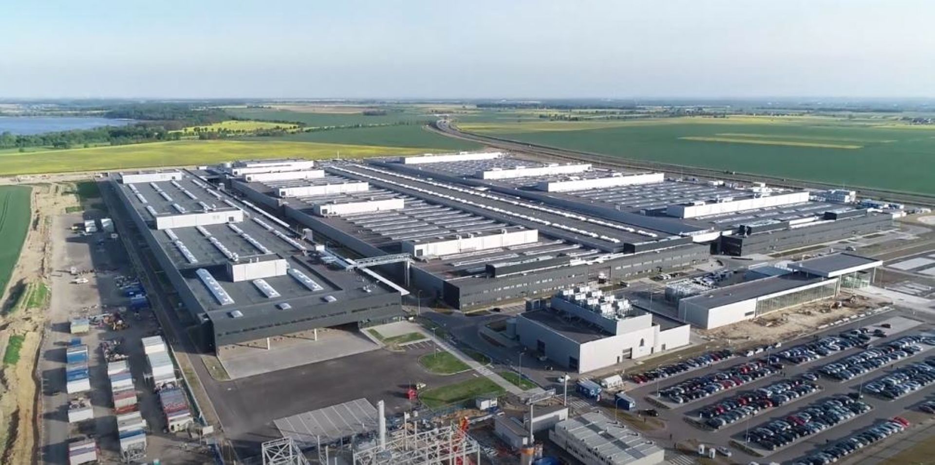 Jawor: Wkrótce ruszy produkcja w fabryce baterii elektrycznych Mercedes-Benz